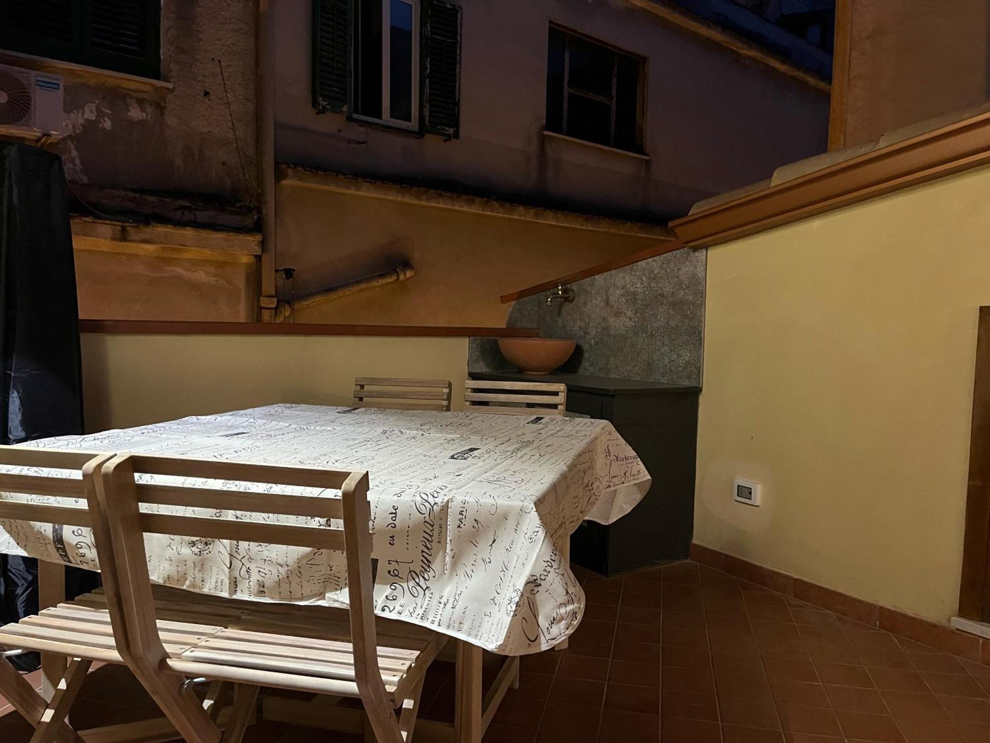 Maquedino Holiday Home & Terrace - Cozy Central Loft ปาแลร์โม ภายนอก รูปภาพ